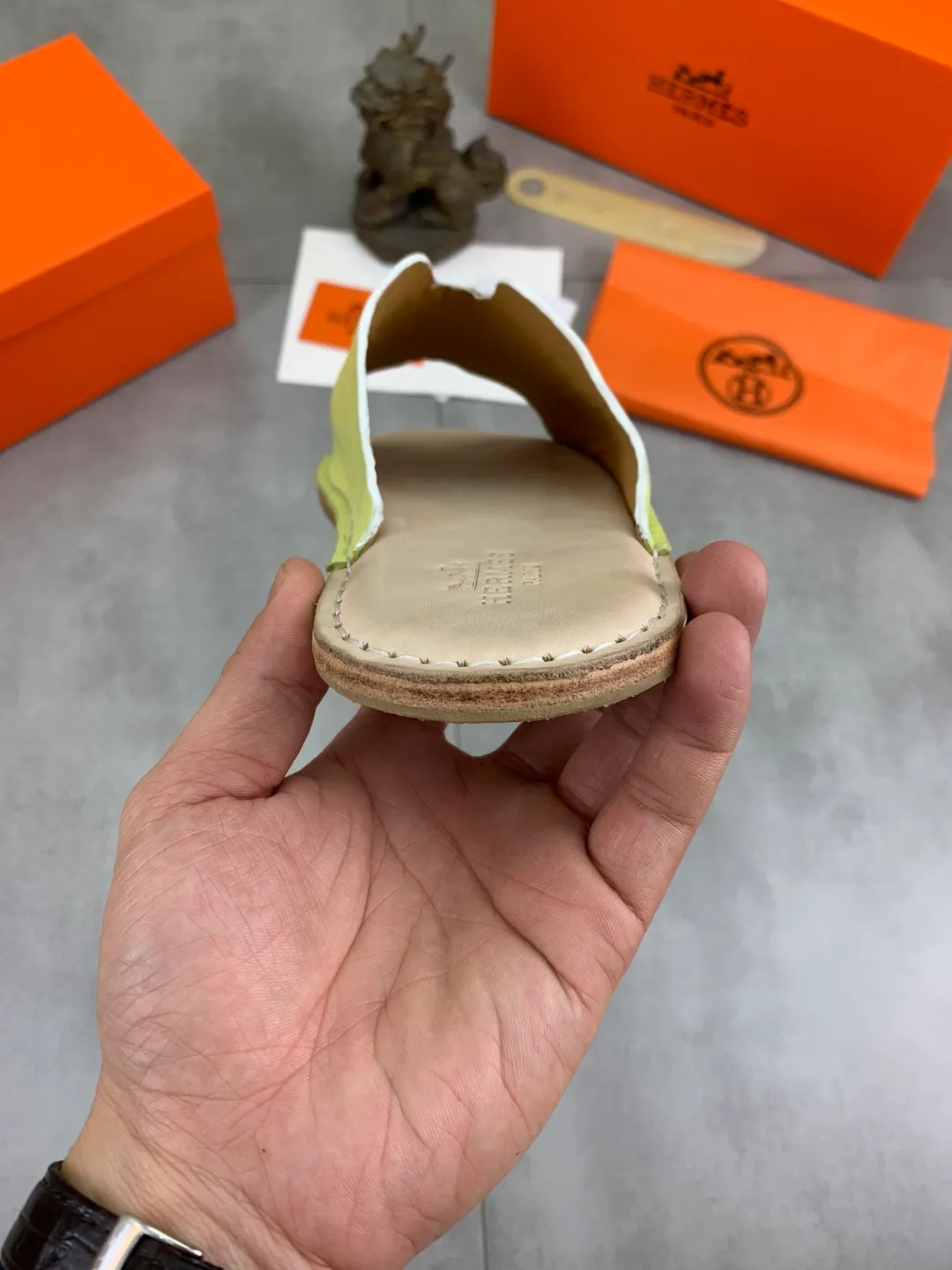 Men's men's shoes 💰P360 new model (genuine leather outsole series) new colors are coming simultaneously on the official website [HERMES] Hermès series: original development, original anatomy display, exclusive outsole [Material] Sole: original genuine leather sole with cow essence film 🌸. Fabric Original calfskin Lining: Imported cowhide, delicate and soft Code number: 38-44